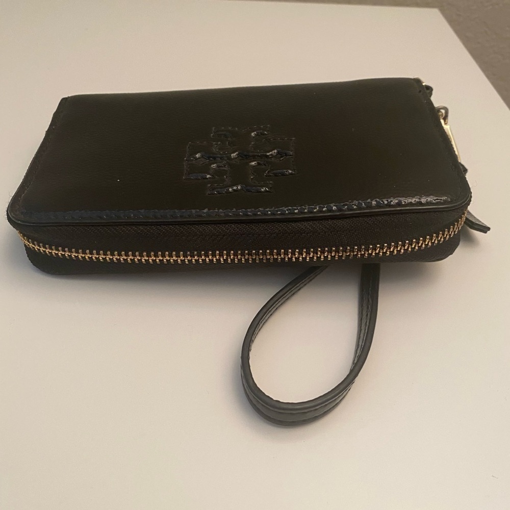 Tory Burch Thea patent leather wristlet - Picture 9 of 15